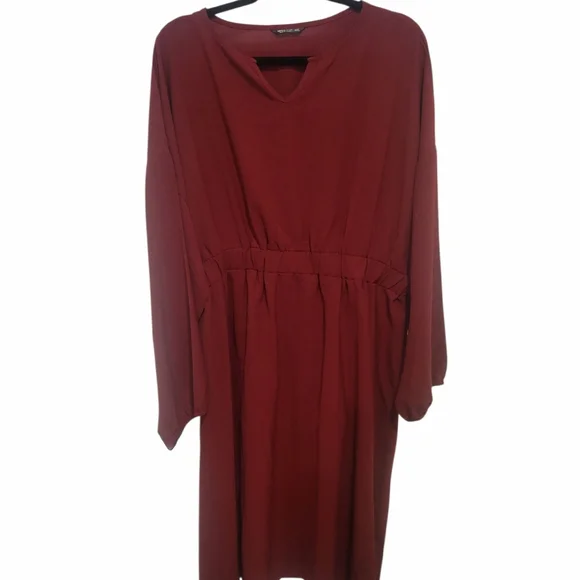 Elegant Red Dress - Picture 1 of 2